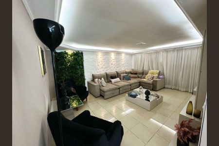 Casa de condomínio para alugar com 566m², 3 quartos e 6 vagasSala de TV