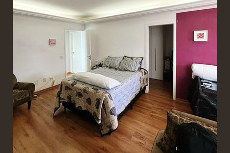 Casa de condomínio para alugar com 566m², 3 quartos e 6 vagasSuíte 2