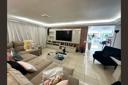 Casa de condomínio para alugar com 566m², 3 quartos e 6 vagasSala de TV