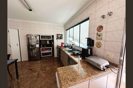 Casa de condomínio para alugar com 566m², 3 quartos e 6 vagasCozinha 