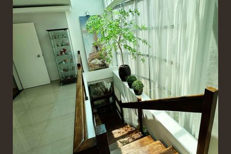 Casa de condomínio para alugar com 566m², 3 quartos e 6 vagasSegundo andar