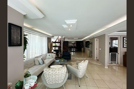 Casa de condomínio para alugar com 566m², 3 quartos e 6 vagasSala de Estar 1