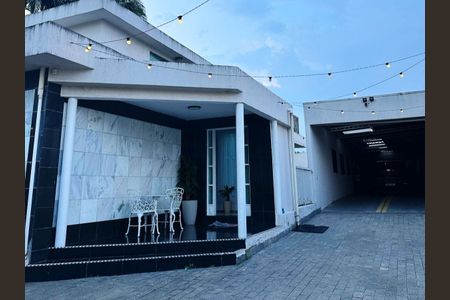 Casa de condomínio para alugar com 566m², 3 quartos e 6 vagasFachada