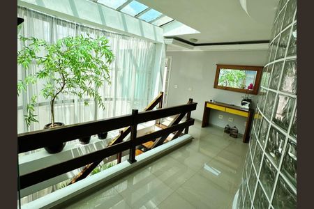 Casa de condomínio para alugar com 566m², 3 quartos e 6 vagasSegundo andar