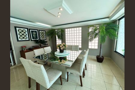 Casa de condomínio para alugar com 566m², 3 quartos e 6 vagasSala de Jantar