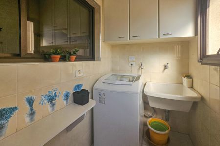 Apartamento para alugar com 144m², 3 quartos e 1 vagaÁrea de Serviço