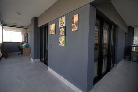 Apartamento à venda com 200m², 3 quartos e 2 vagas Apartamento à venda com 200m², 3 quartos e 2 vagasVaranda