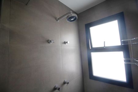 Apartamento à venda com 200m², 3 quartos e 2 vagas Apartamento à venda com 200m², 3 quartos e 2 vagasBanheiro da Suíte