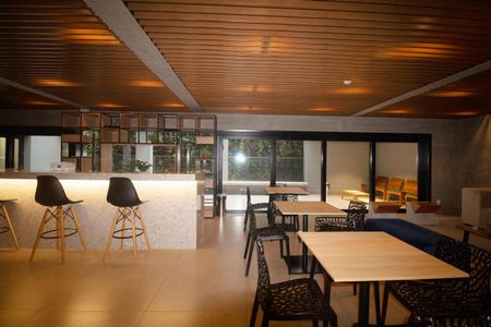 Apartamento à venda com 200m², 3 quartos e 2 vagas Apartamento à venda com 200m², 3 quartos e 2 vagasÁrea comum - Salão de festas