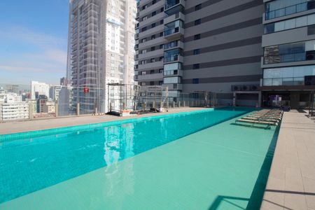Apartamento à venda com 200m², 3 quartos e 2 vagas Apartamento à venda com 200m², 3 quartos e 2 vagasÁrea comum - Piscina