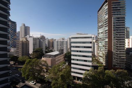 Apartamento à venda com 200m², 3 quartos e 2 vagas Apartamento à venda com 200m², 3 quartos e 2 vagasVaranda