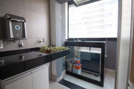 Apartamento à venda com 200m², 3 quartos e 2 vagas Apartamento à venda com 200m², 3 quartos e 2 vagasÁrea de Serviço