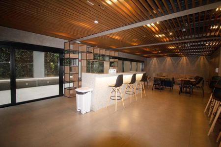 Apartamento à venda com 200m², 3 quartos e 2 vagas Apartamento à venda com 200m², 3 quartos e 2 vagasÁrea comum - Salão de festas