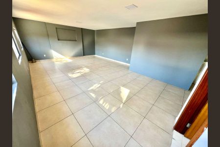 Casa à venda com 144m², 3 quartos e 10 vagas Casa à venda com 144m², 3 quartos e 10 vagasSuíte