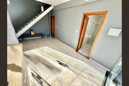 Casa à venda com 144m², 3 quartos e 10 vagas Casa à venda com 144m², 3 quartos e 10 vagasSala