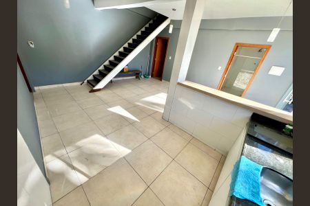 Casa à venda com 144m², 3 quartos e 10 vagas Casa à venda com 144m², 3 quartos e 10 vagasSala