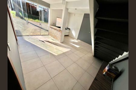 Casa à venda com 144m², 3 quartos e 10 vagas Casa à venda com 144m², 3 quartos e 10 vagasSala