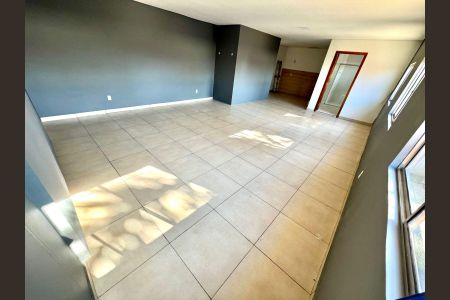 Casa à venda com 144m², 3 quartos e 10 vagas Casa à venda com 144m², 3 quartos e 10 vagasSuíte