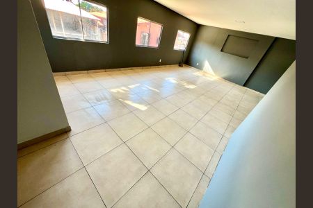 Casa à venda com 144m², 3 quartos e 10 vagas Casa à venda com 144m², 3 quartos e 10 vagasSuíte