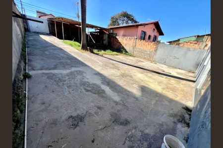 Casa à venda com 144m², 3 quartos e 10 vagas Casa à venda com 144m², 3 quartos e 10 vagasÁrea Externa