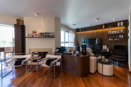 Apartamento para alugar com 220m², 4 quartos e 4 vagas Apartamento para alugar com 220m², 4 quartos e 4 vagasSala