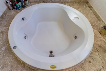 Apartamento para alugar com 220m², 4 quartos e 4 vagas Apartamento para alugar com 220m², 4 quartos e 4 vagasBanheiro da Suíte 4