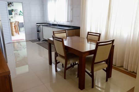 Casa à venda com 179m², 3 quartos e 4 vagasCozinha