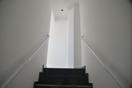 Apartamento à venda com 107m², 2 quartos e 2 vagasEscada