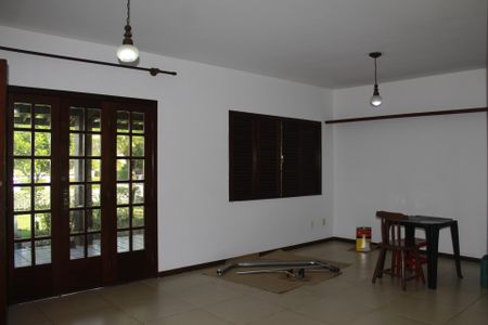 Casa de condomínio para alugar com 390m², 4 quartos e 4 vagasSala