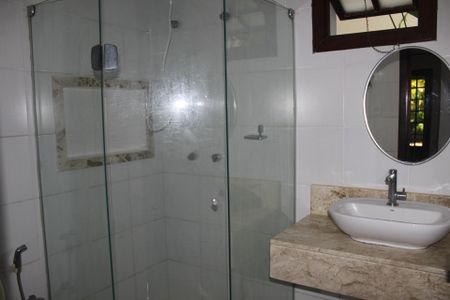 Casa de condomínio para alugar com 390m², 4 quartos e 4 vagasBanheiro Social