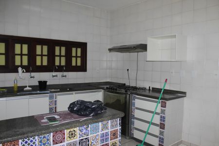 Casa de condomínio para alugar com 390m², 4 quartos e 4 vagasCozinha