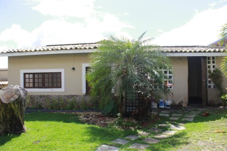 Casa de condomínio para alugar com 390m², 4 quartos e 4 vagasDependência