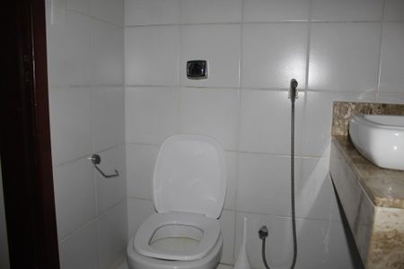 Casa de condomínio para alugar com 390m², 4 quartos e 4 vagasBanheiro Social