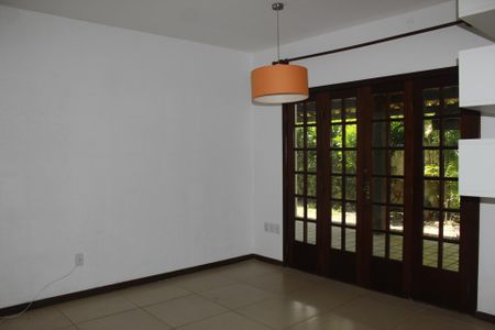 Casa de condomínio para alugar com 390m², 4 quartos e 4 vagasSala