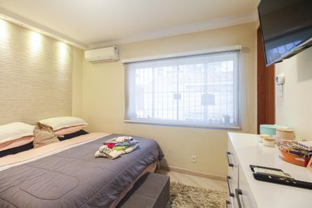 Casa à venda com 240m², 3 quartos e 1 vagaSuíte 