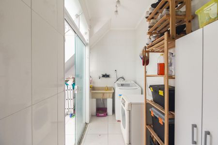 Casa à venda com 240m², 3 quartos e 1 vagaÁrea de Serviço 