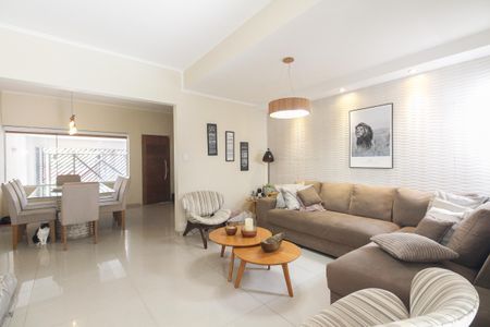 Casa à venda com 240m², 3 quartos e 1 vagaSala 