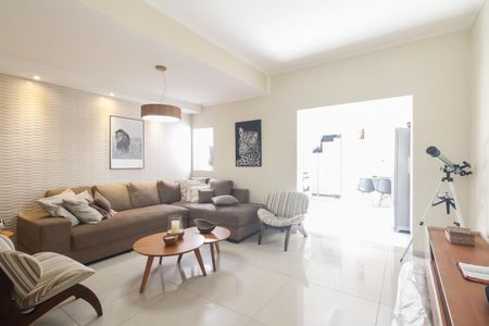 Casa à venda com 240m², 3 quartos e 1 vagaSala 