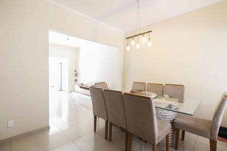 Casa à venda com 240m², 3 quartos e 1 vagaSala 