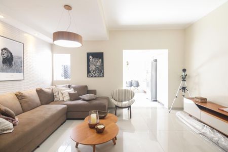 Casa à venda com 240m², 3 quartos e 1 vagaSala 