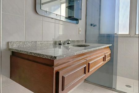 Apartamento à venda com 338m², 4 quartos e 3 vagasBanheiro da Suíte 2