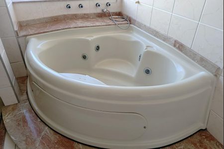 Apartamento à venda com 338m², 4 quartos e 3 vagasBanheiro da Suíte 1