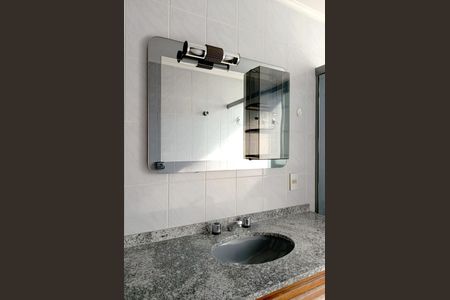 Apartamento à venda com 338m², 4 quartos e 3 vagasBanheiro da Suíte 2