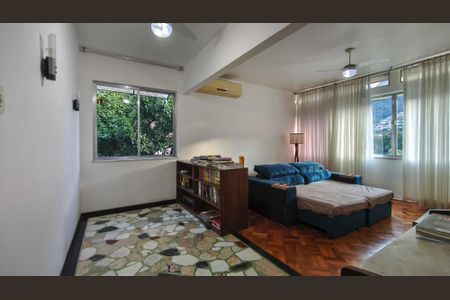 Apartamento à venda com 150m², 3 quartos e 1 vaga Apartamento à venda com 150m², 3 quartos e 1 vagaSala