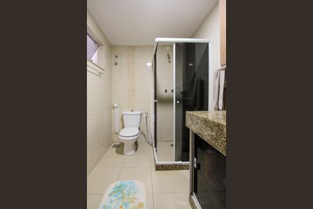 Casa de condomínio à venda com 300m², 4 quartos e 4 vagas Casa de condomínio à venda com 300m², 4 quartos e 4 vagasBanheiro Quarto suíte 2