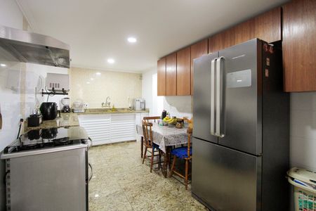 Casa de condomínio à venda com 300m², 4 quartos e 4 vagas Casa de condomínio à venda com 300m², 4 quartos e 4 vagasCozinha