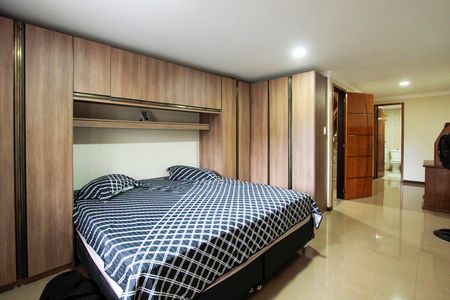 Casa de condomínio à venda com 300m², 4 quartos e 4 vagas Casa de condomínio à venda com 300m², 4 quartos e 4 vagasQuarto suíte 2