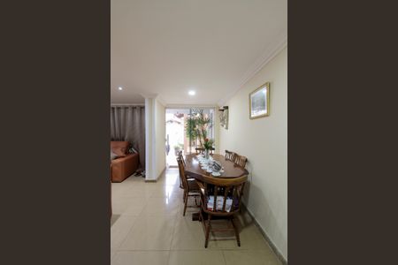 Casa de condomínio à venda com 300m², 4 quartos e 4 vagas Casa de condomínio à venda com 300m², 4 quartos e 4 vagasSala