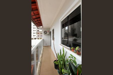 Casa de condomínio à venda com 300m², 4 quartos e 4 vagas Casa de condomínio à venda com 300m², 4 quartos e 4 vagasVaranda Quarto suíte 3 e 4