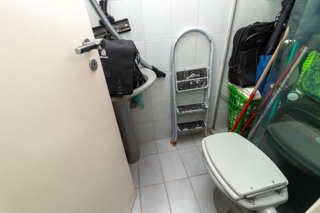 Apartamento à venda com 184m², 4 quartos e 3 vagas Apartamento à venda com 184m², 4 quartos e 3 vagasBanheiro de Serviço